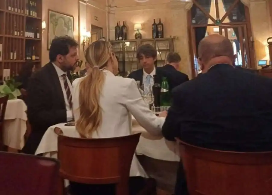 arianna meloni giovanni donzelli e gennaro sangiuliano a pranzo a casa bleve a roma