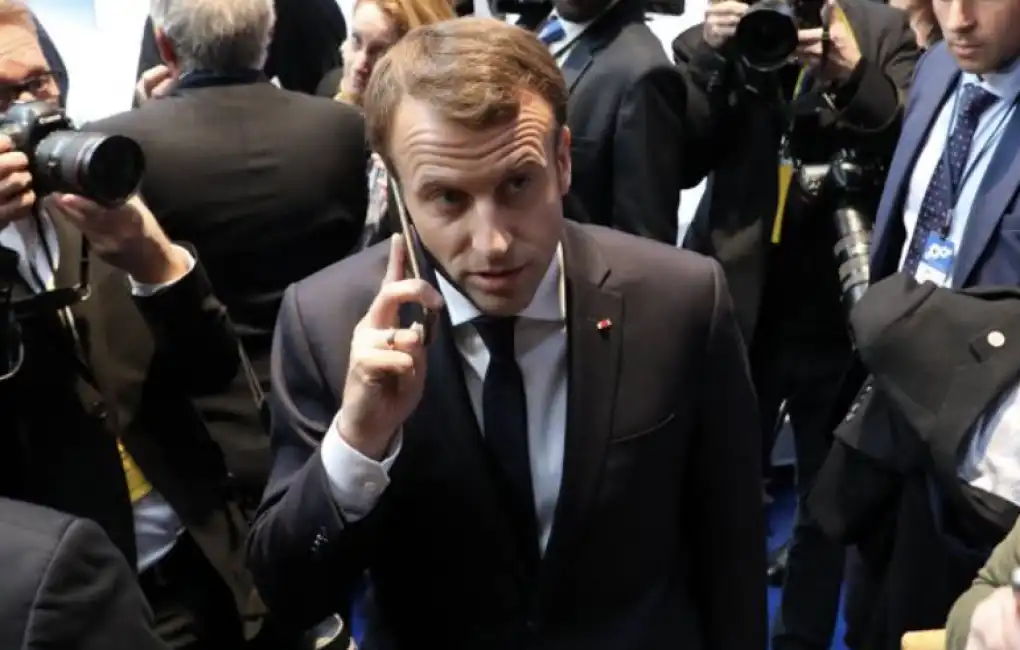 emmanuel macron telefono