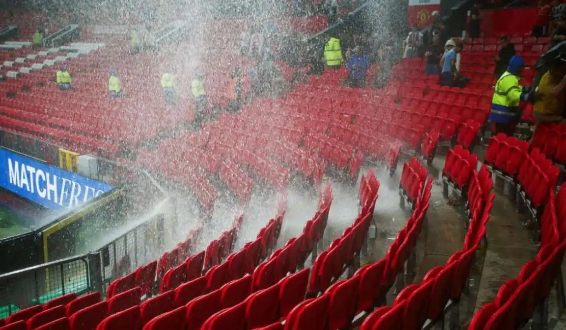 old trafford allagato 