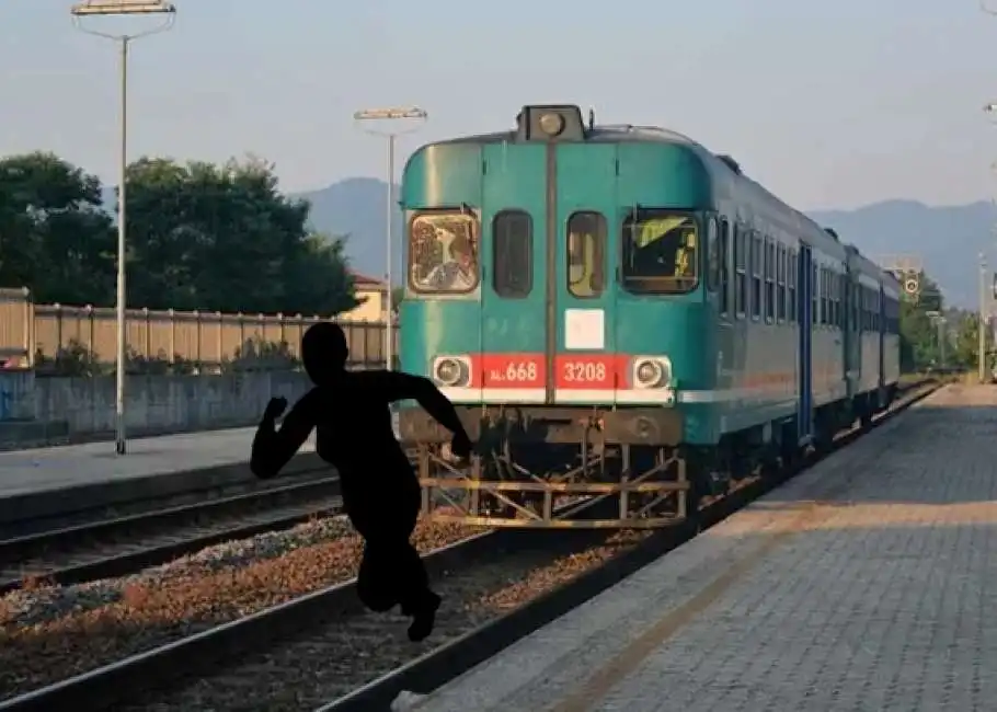 uomo corre rotaie treno