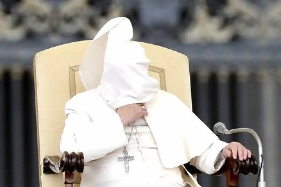 bergoglio papa francesco vento