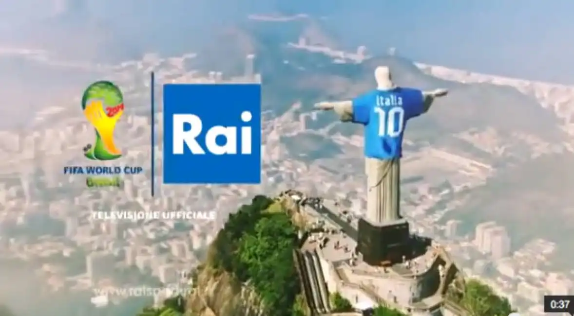 il cristo di rio con la maglietta della nazionale