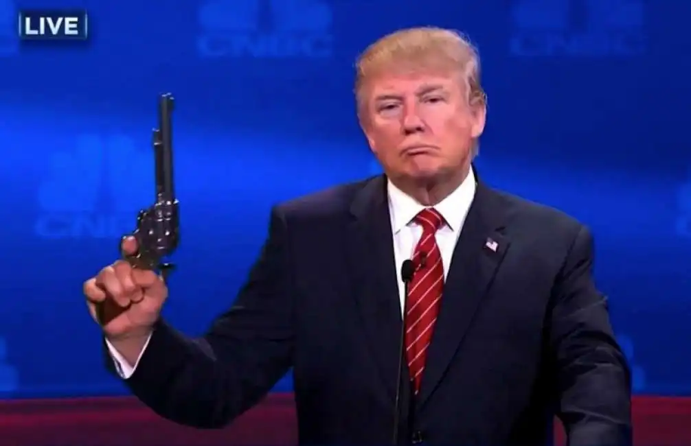 donald trump pistola