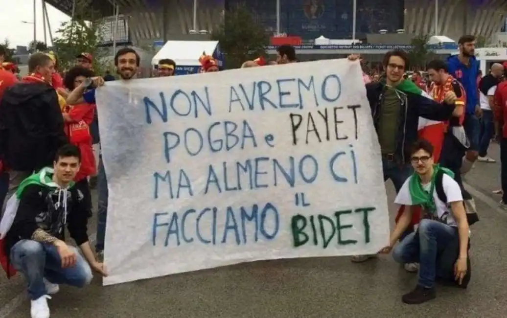 non avremo pogba e payet ma almeno ci facciamo il bidet striscione italia belgio