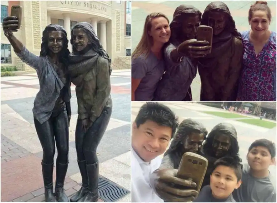 statua selfie 