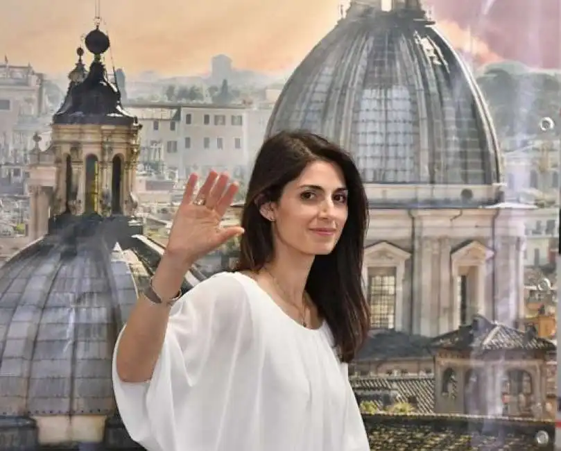 virginia raggi conferenza