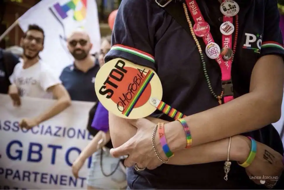 gay nelle forze dell'ordine