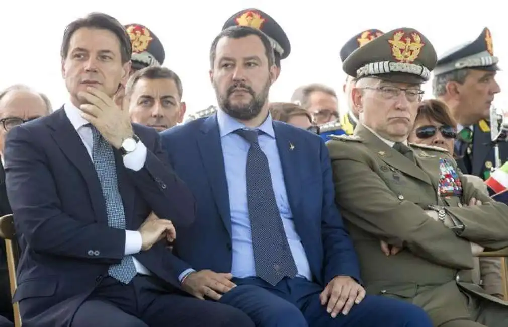 salvini e conte guardia di finanza