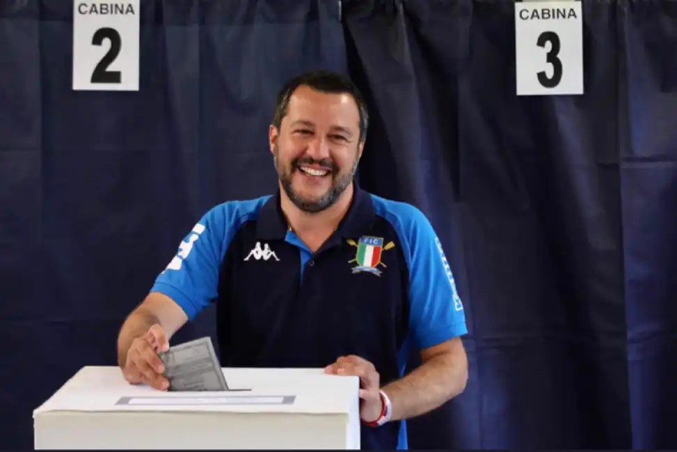 matteo salvini vota urne