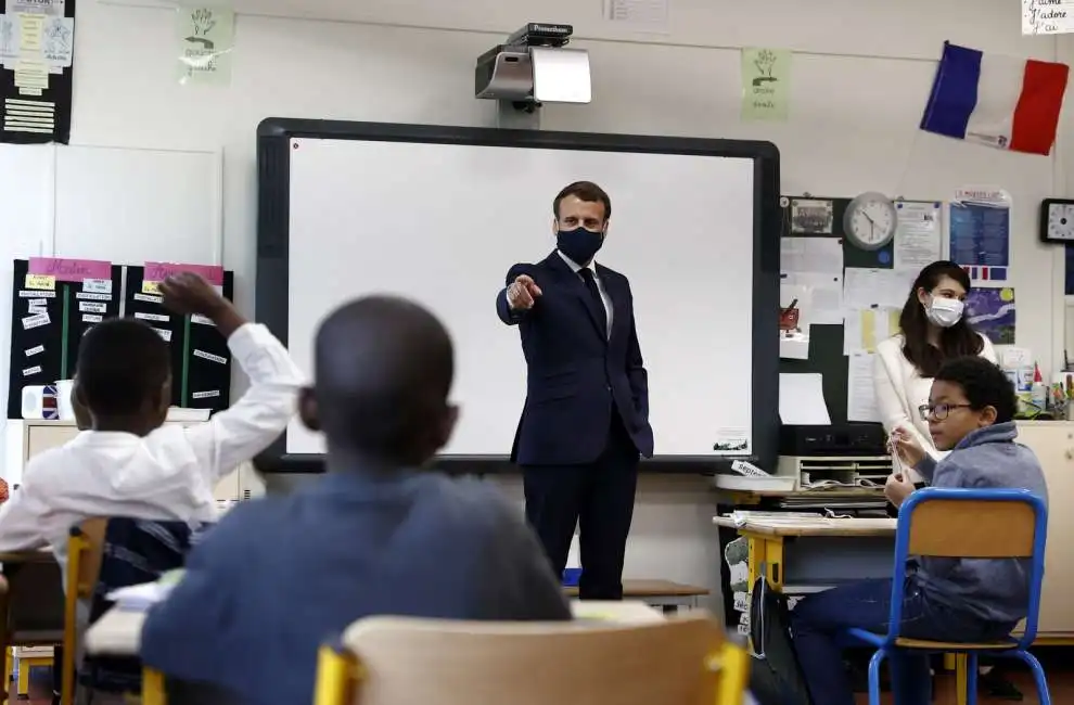 emmanuel macron a scuola-5