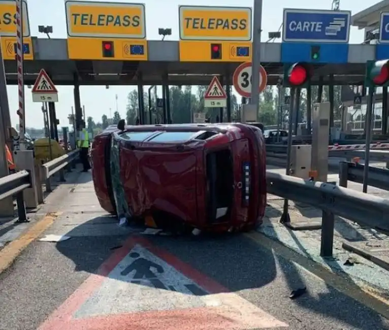 incidente al casello di villabona