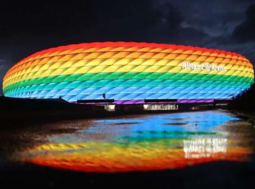 allianz arena arcobaleno