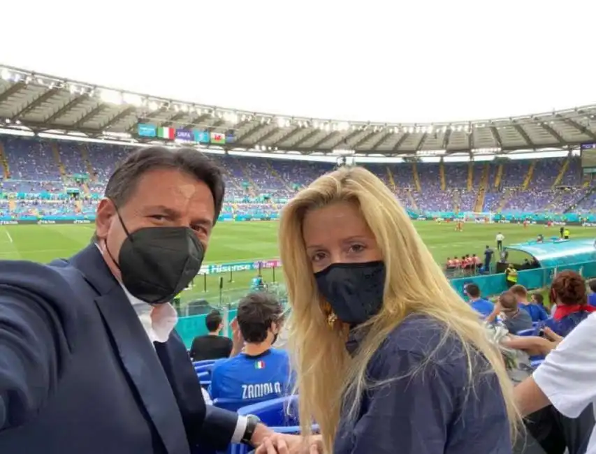 giuseppe conte e olivia paladino allo stadio olimpico