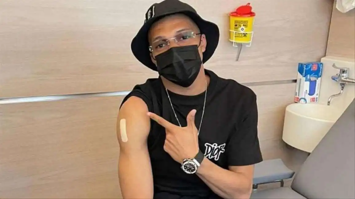 kylian mbappe? si vaccina