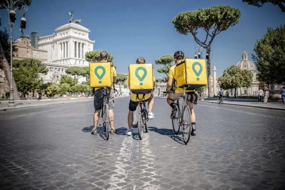 rider di glovo a roma