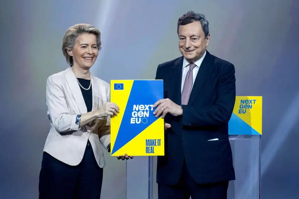 ursula von der leyen consegna a mario draghi la pagella di bruxelles al recovery plan italiano 3