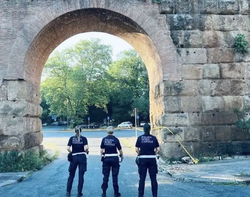 arco di porta maggiore roma 