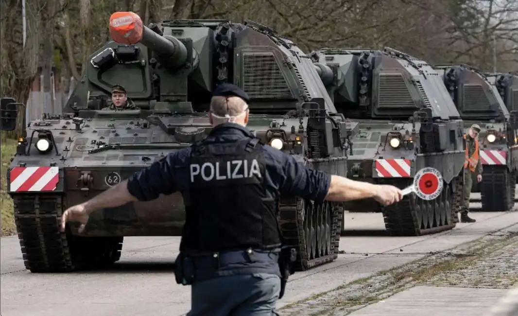 polizia carri armati stradale 