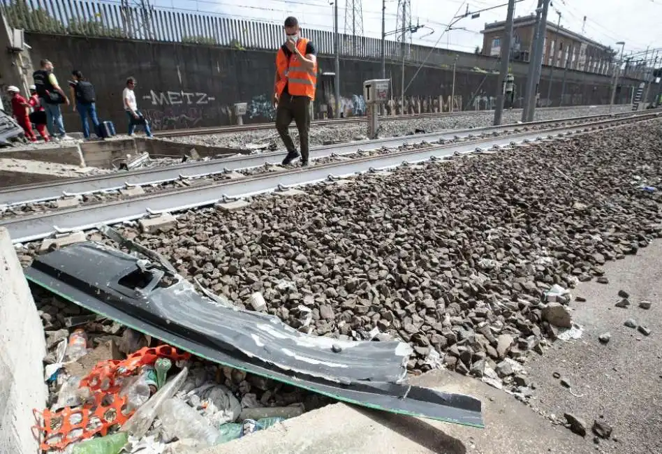 treno deragliato a roma - 2 frecciarossa incidente ferroviario 