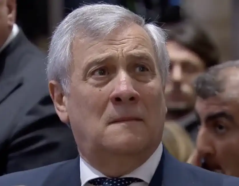 antonio tajani piange al funerale di silvio berlusconi