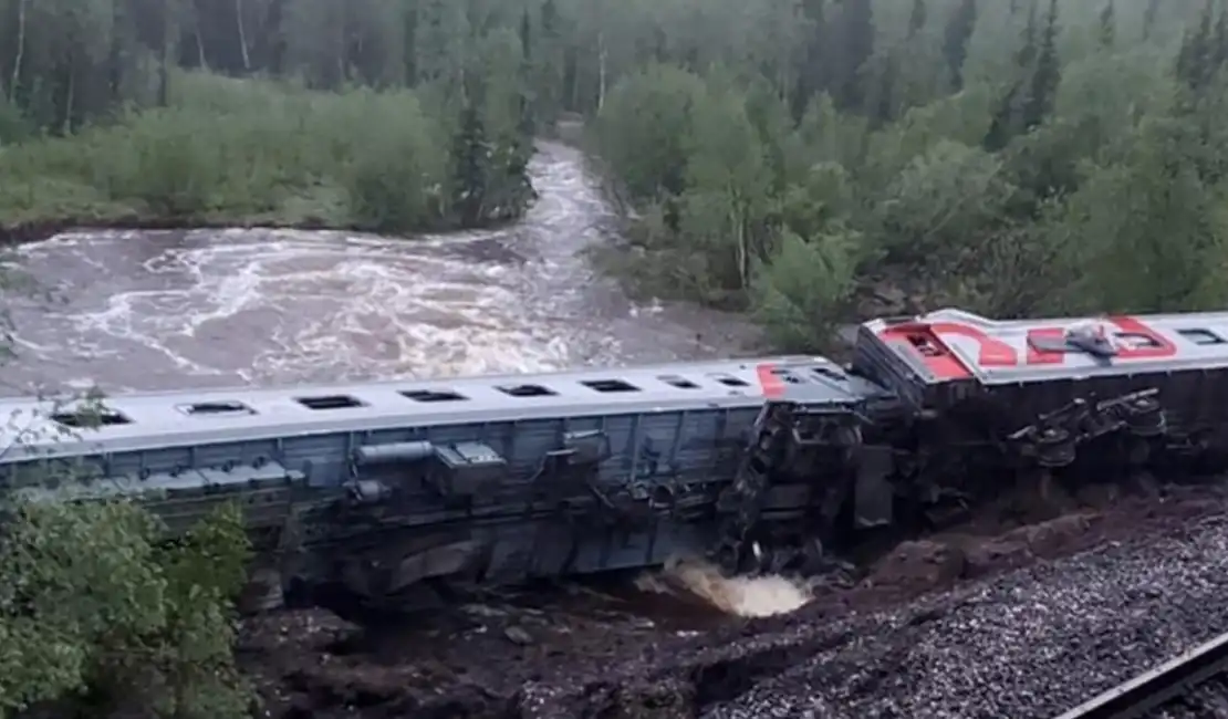 deragliamento treno in russia