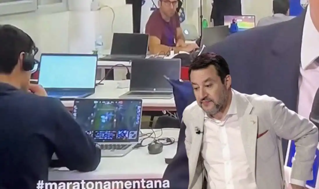 videogames matteo salvini sede lega 