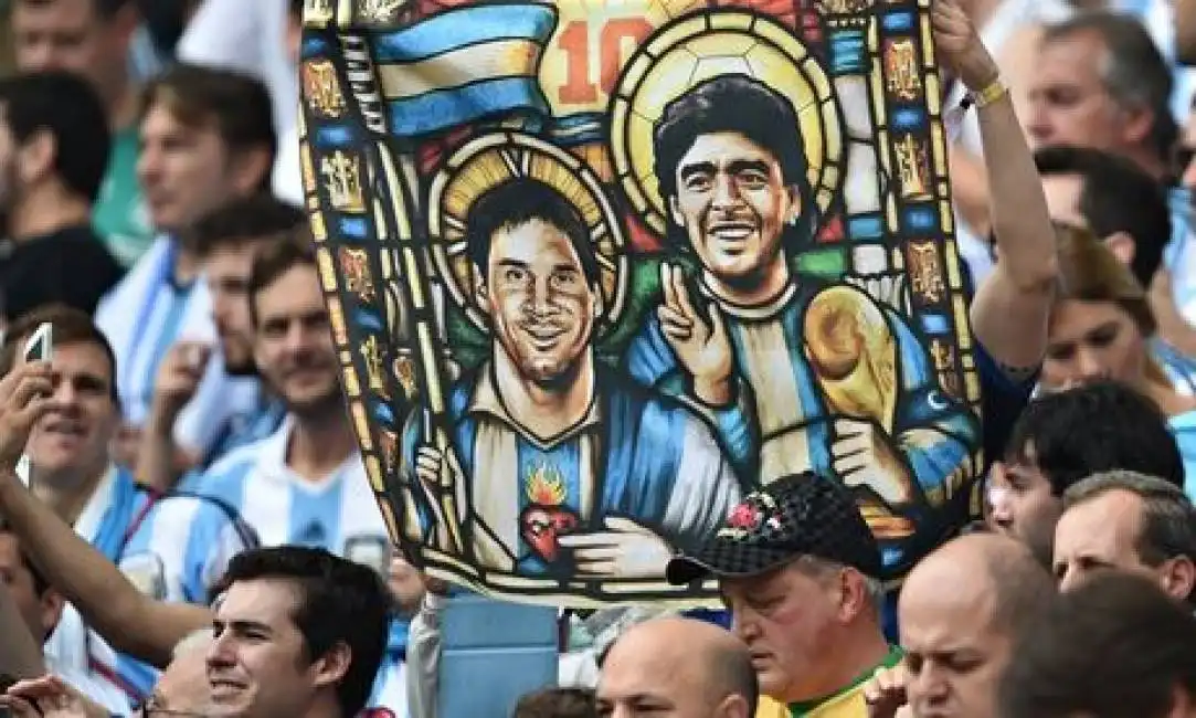 argentina messi maradona tifosi mondiali