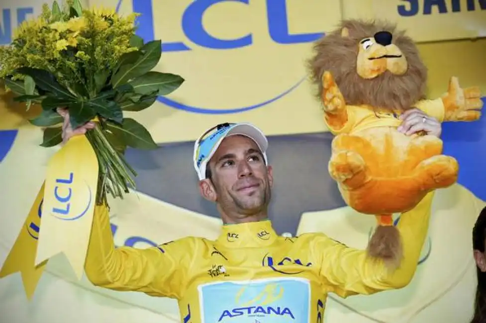 vincenzo nibali vittorioso al tour de france