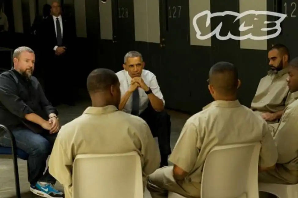 obama in carcere 000578-688_636x424