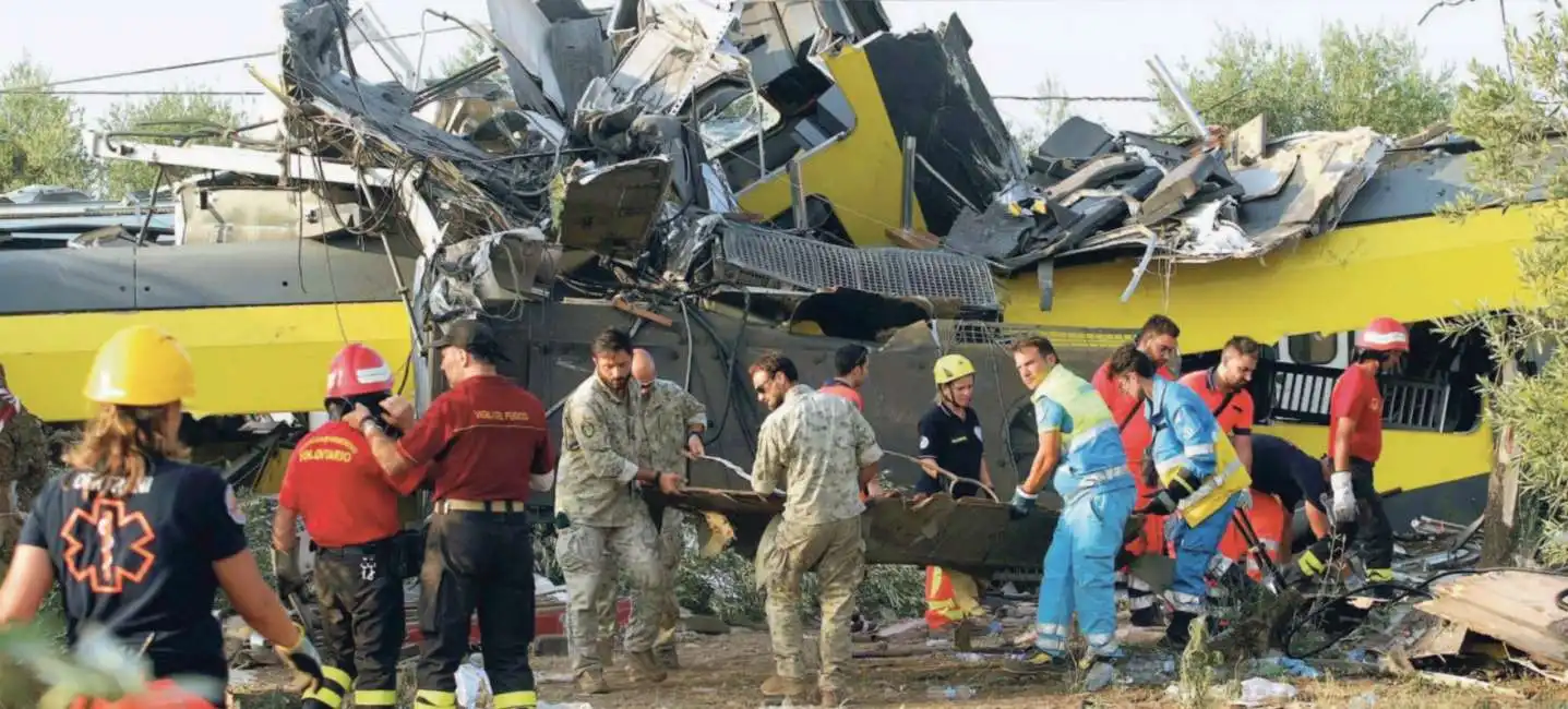 scontro treni puglia