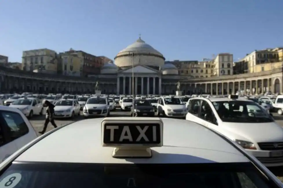 taxi napoli