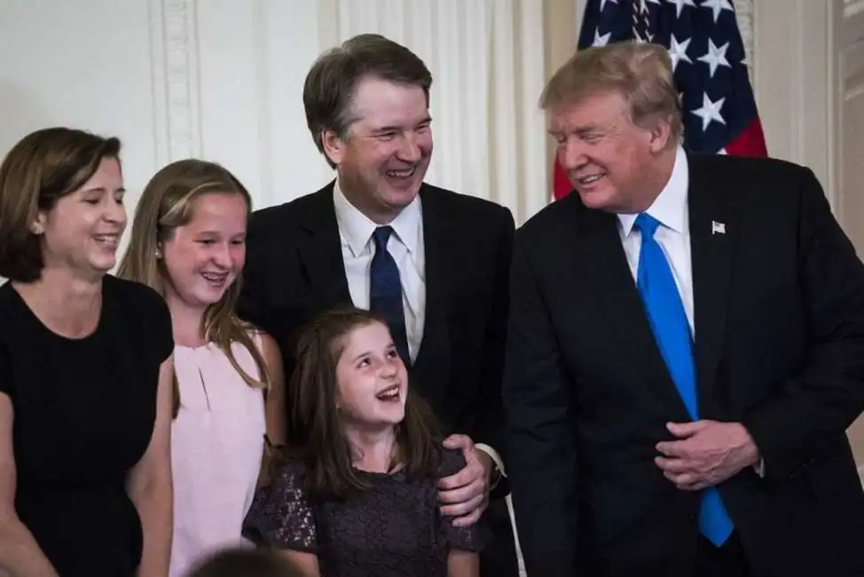 donald trump con brett kavanaugh e famiglia