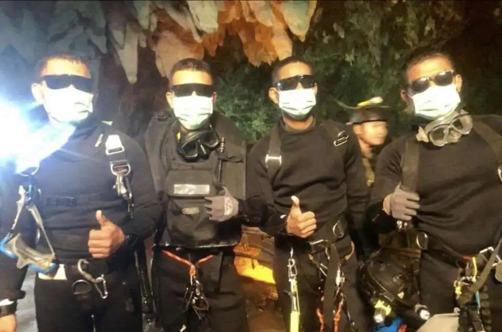 salvataggio grotta thailandia navy seals