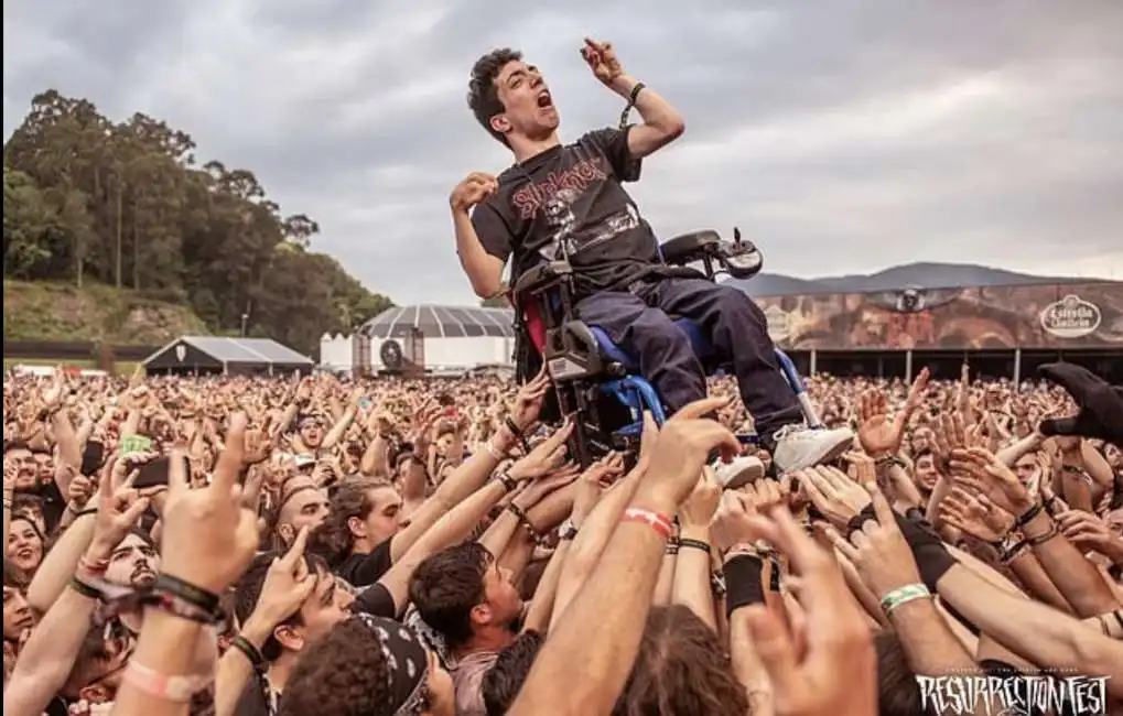 alex sedia rotelle arch enemy resurrection fest