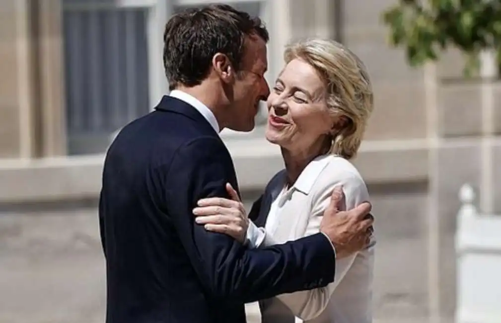 emmanuel macron ursula von der leyen