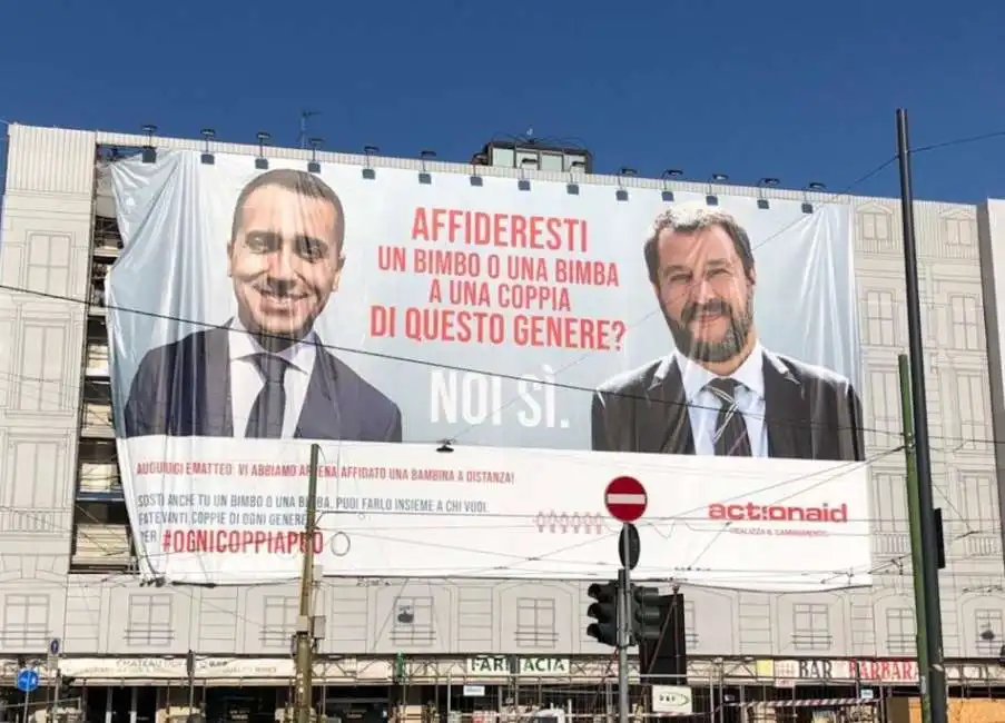 il poster di action aid con salvini e di maio