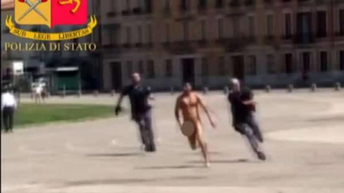 tunisino nudo a padova