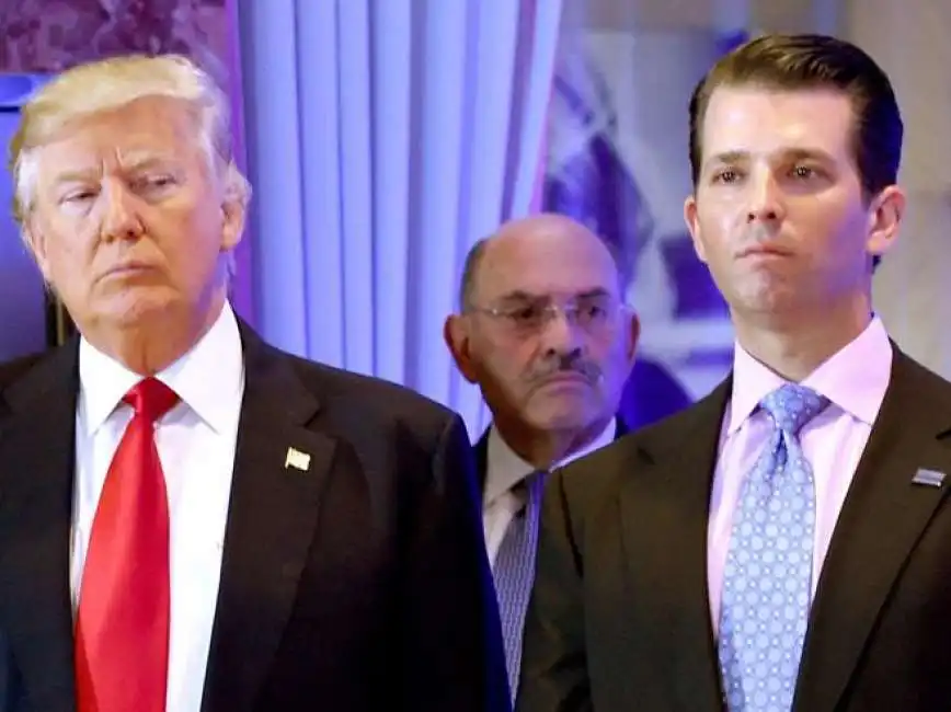 donald trump con allen weisselberg e il figlio don jr