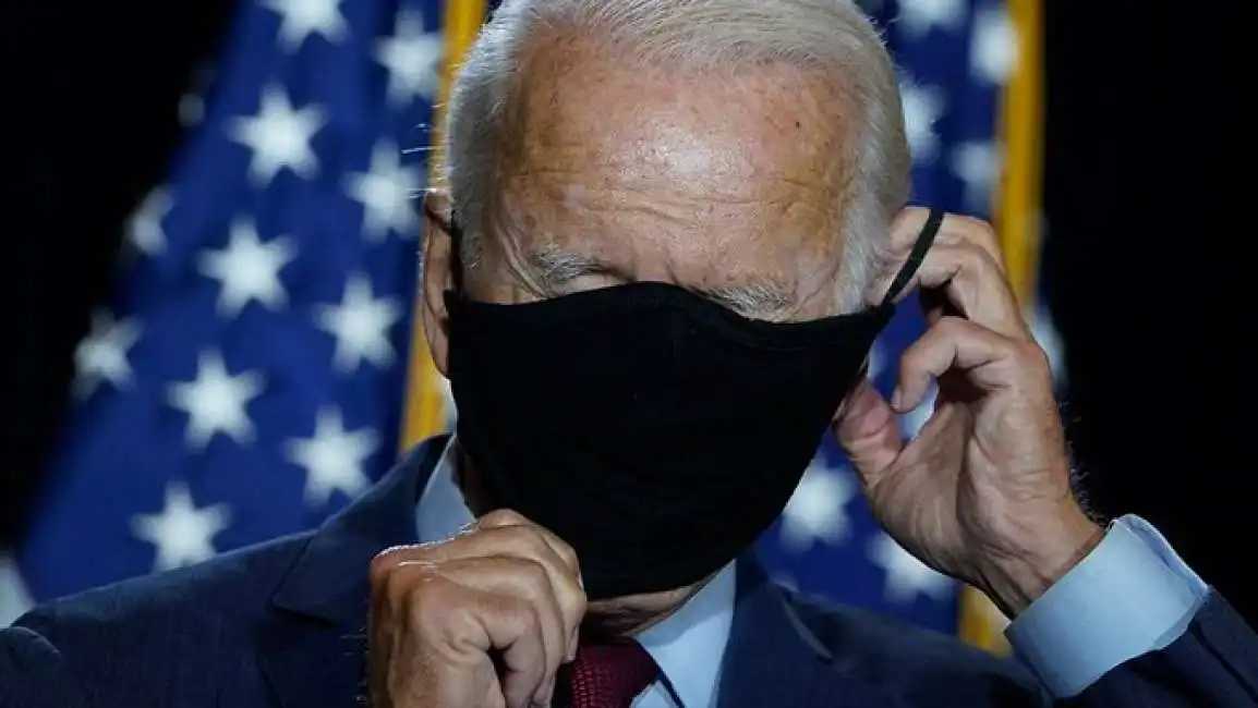 joe biden mascherina mascherine