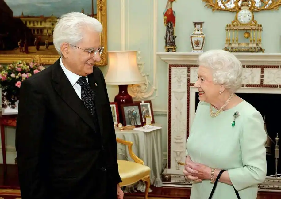 mattarella regina elisabetta