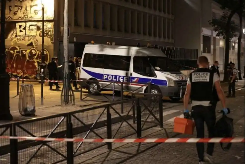 sparatoria in rue popincourt a parigi 1