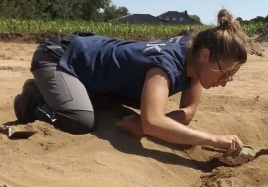 archeologa al lavoro parigi