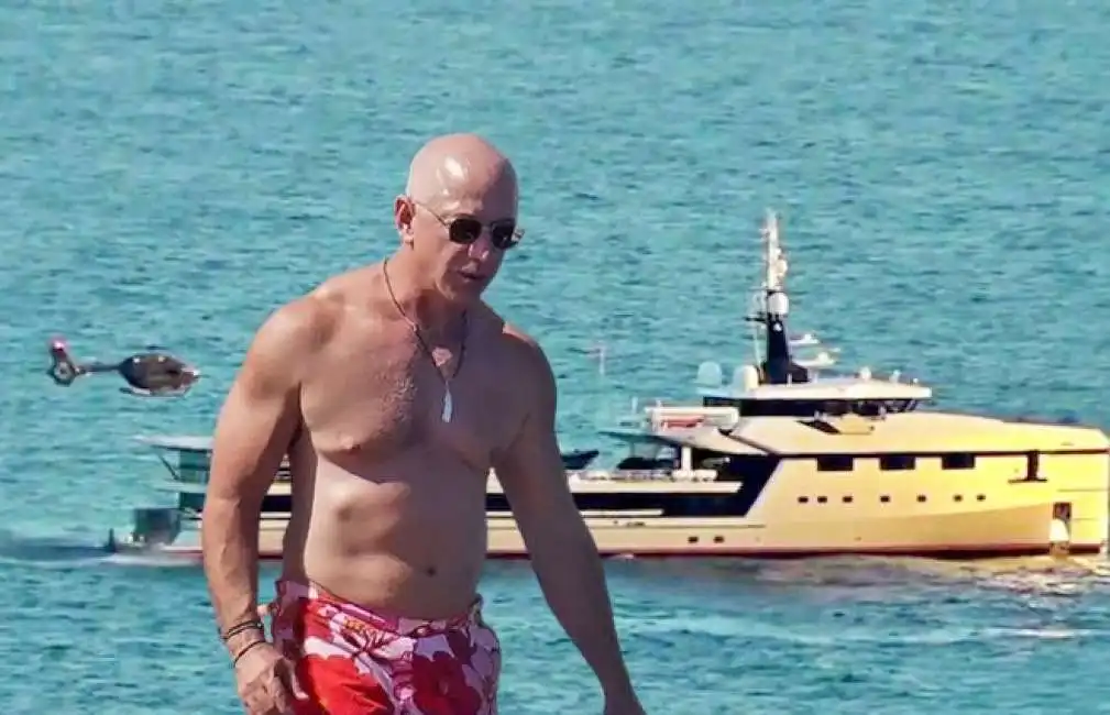 jeff bezos yacht capri 