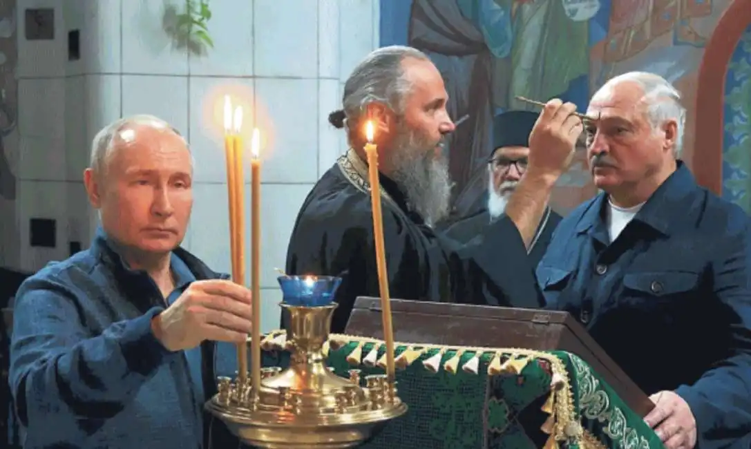 vladimir putin e aleksandr lukahsenko nel monastero di valaam chiesa ortodossa religione 