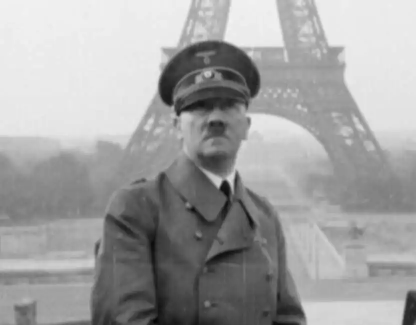 adolf hitler a parigi