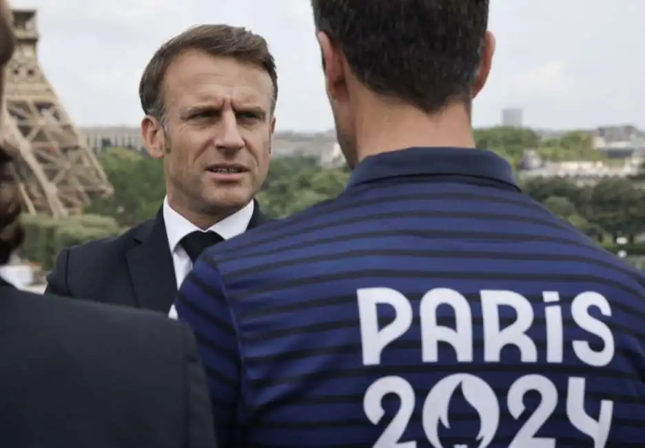 emmanuel macron parigi paris 2024 