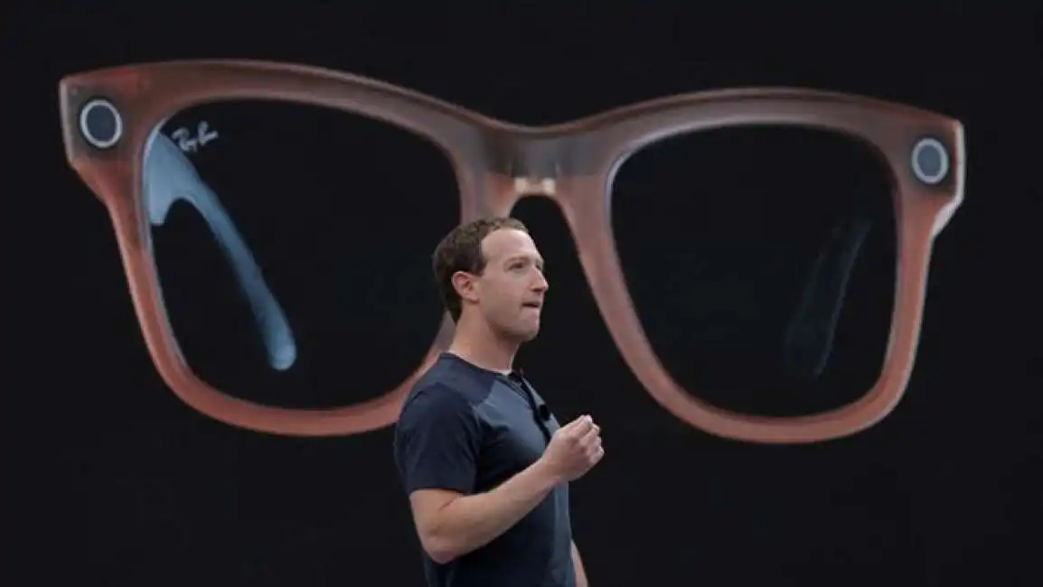 mark zuckerberg - ray ban luxottica