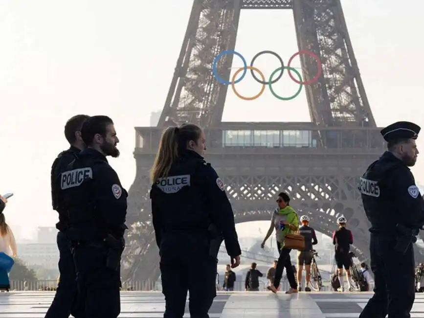 olimpiadi parigi sicurezza polizia 