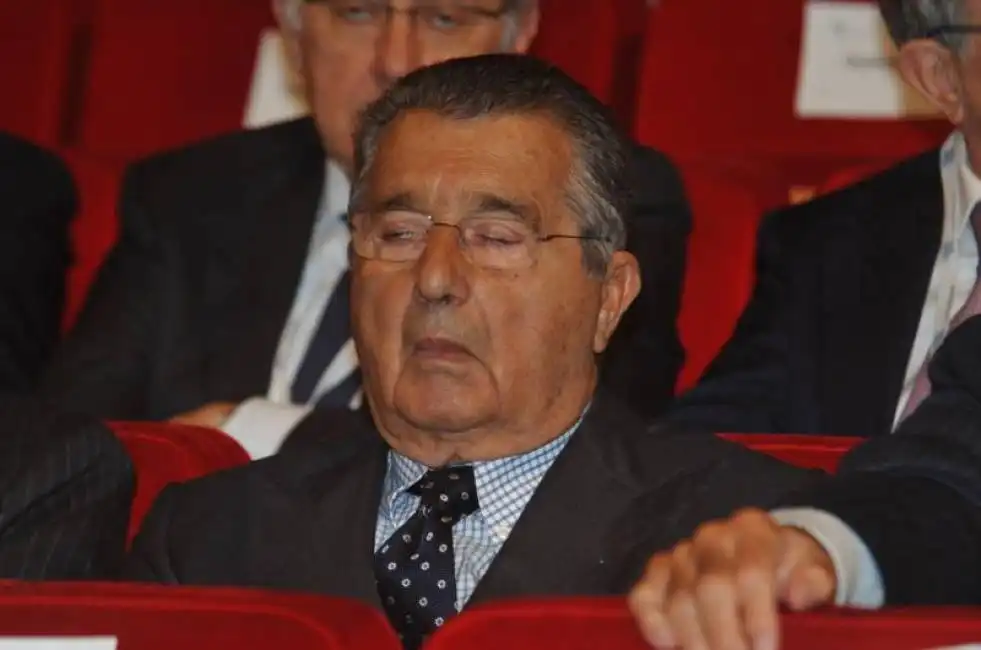 carlo de benedetti dorme