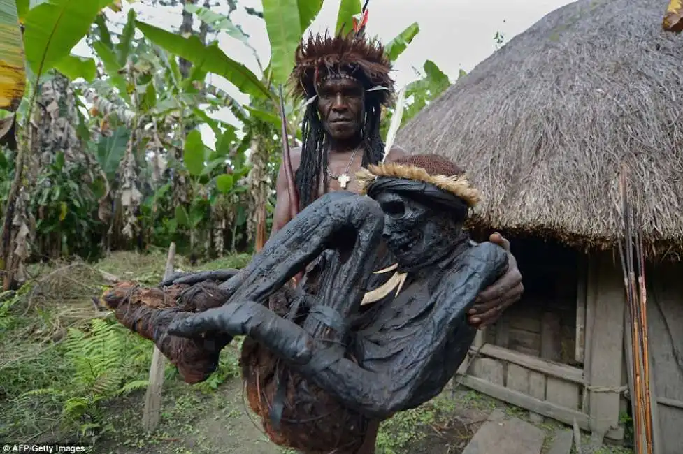 tribu dani mummie papua